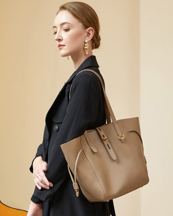 Niche high-end design, top-grain cowhide, versatile autumn commuter handbag, new large-capacity crossbody box bag Niche high-end design, top-grain cowhide, versatile autumn commuter handbag, new large-capacity crossbody box bag