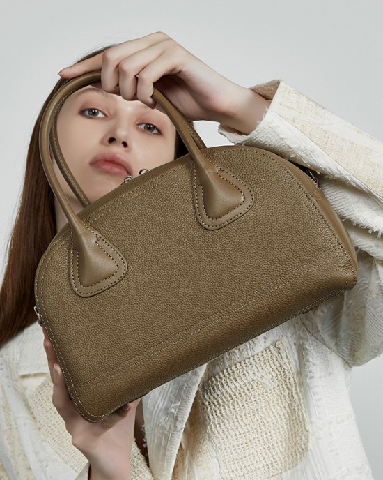 Nice, niche, bowling bags for women, 2025 summer new women's bags, simple single-shoulder bags for casual commuting, crossbody bags. Nice, niche, bowling bags for women, 2025 summer new women's bags, simple single-shoulder bags for casual commuting, crossbody bags.