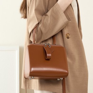 2025 new style versatile cowhide handbags, this year's popular, high-quality, French-style niche shoulder and crossbody bags.