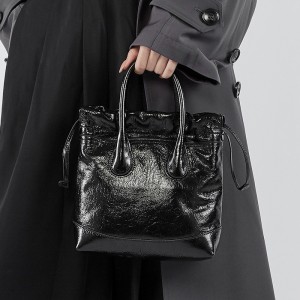 Song niche top-grain cowhide vintage drawstring handbag, single-shoulder/crossbody bucket bag, pleated genuine leather women's bag.