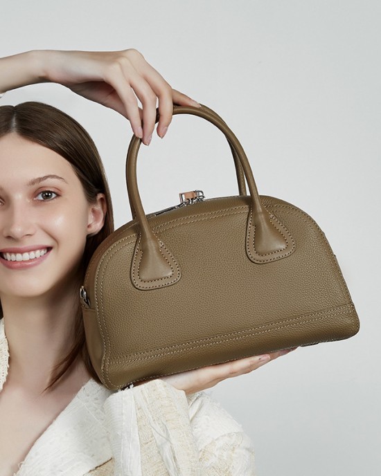 Nice, niche, bowling bags for women, 2025 summer new women's bags, simple single-shoulder bags for casual commuting, crossbody bags. Nice, niche, bowling bags for women, 2025 summer new women's bags, simple single-shoulder bags for casual commuting, crossbody bags.