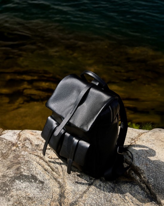 2025 new stylish large-capacity, multifunctional genuine leather backpacks. Women's travel backpacks