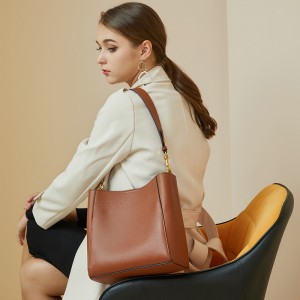 2025 spring/summer new top-grain cowhide retro genuine leather women's bag, large-capacity bucket bag, versatile shoulder/crossbody bag