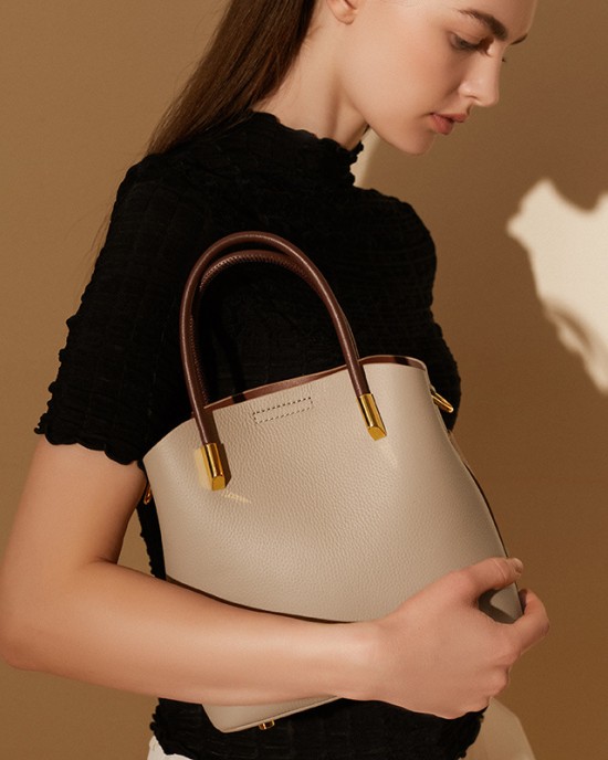 Spring/Summer 2025 niche genuine leather bucket bag for women Paired with a stylish handbag, a high-end casual crossbody cowhide bag.