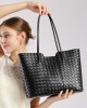 New style genuine leather women's handbag, fashionable cowhide shoulder bag, daily commuter bag, simple style, large capacity woven sling bag. New style genuine leather women's handbag, fashionable cowhide shoulder bag, daily commuter bag, simple style, large capacity woven sling bag.