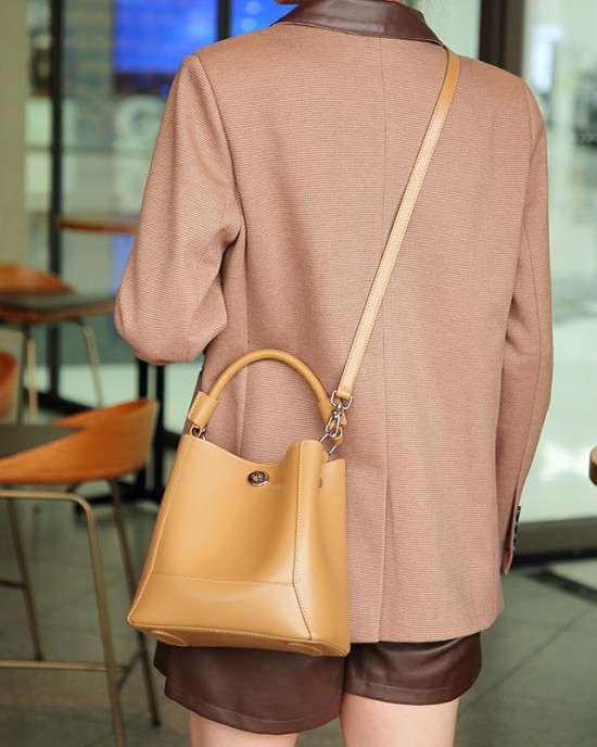 Women's handbags, 2025 new versatile genuine leather women's handbags, luxury small shoulder and crossbody saddle bag Women's handbags, 2025 new versatile genuine leather women's handbags, luxury small shoulder and crossbody saddle bag