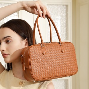 2025 new style genuine leather saddle bag, fashionable and versatile small handbag, crossbody bag
